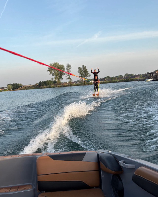 EFDE6865 0157 414 C BEA5 425 B2 F7 ED431